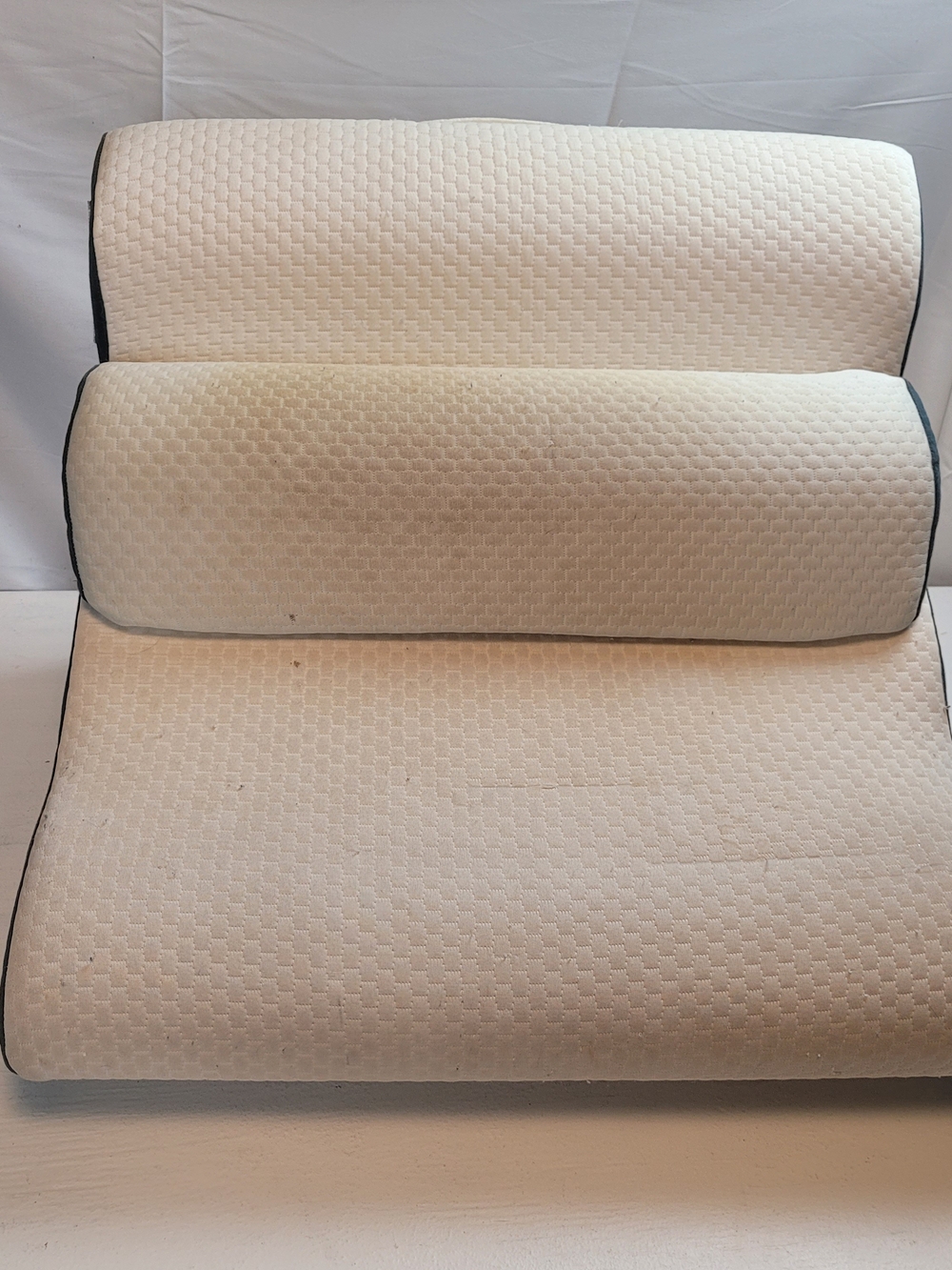 Cream Textured adjustable memory foam wedge pillow set offers ergonomic support